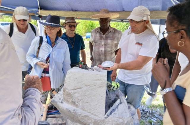 Journée portes ouvertes de Vivé autour des roches gravées